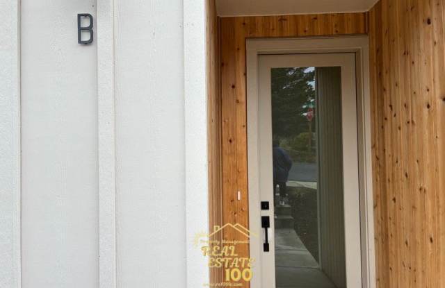 305 Southeast Port Avenue - B photos photos