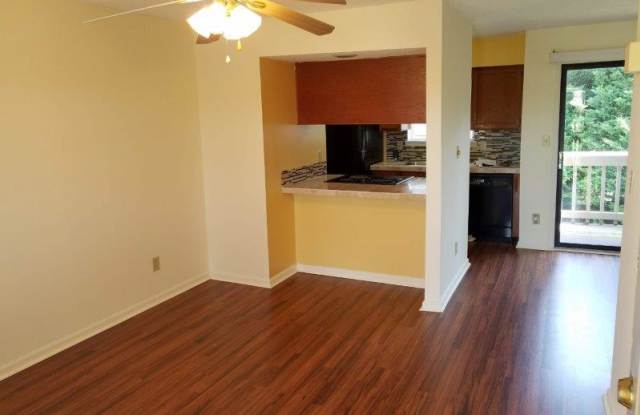 Beautiful 1 Bed 1 Bath Condo/Town Home For Rent In Carmel Village in Charlotte, NC Gallery 4