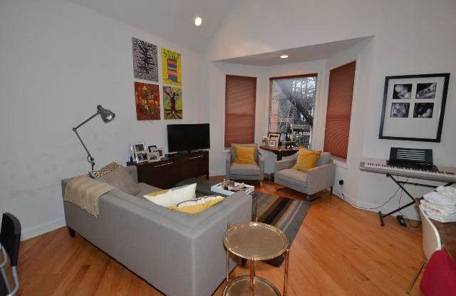 3121 Hoyne Gallery 4