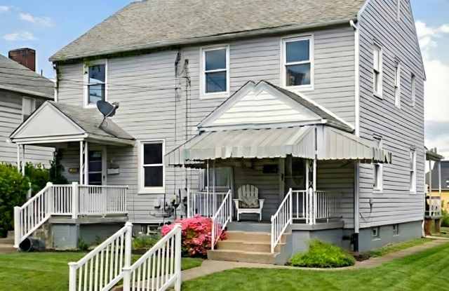 2 Bed/ 1 Bath, Half Duplex in Clairton photos photos