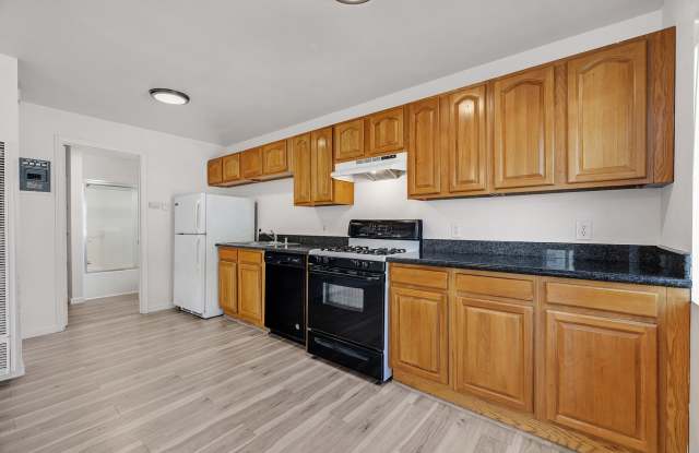 4067 Vineyard Avenue Gallery 4