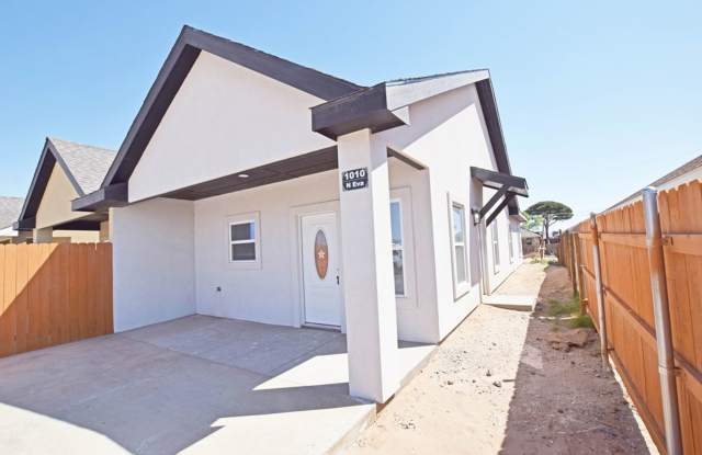 1010 N Eva Gallery 3