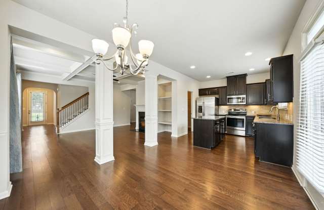 Gorgeous End Unit Townhome! Gallery 4