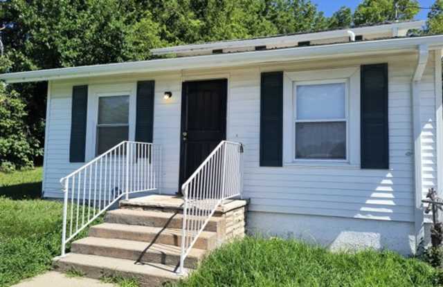 Private Duplex off Leavenworth Rd in KCKS photos photos