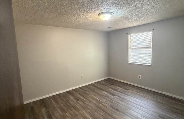 1124 South Glenn Street - 3 Gallery 4