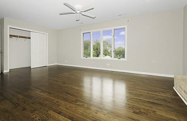 504 N La Grange Road Gallery 2