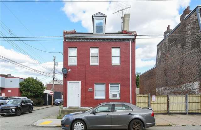 Amazing South Side Location, 2 bed, 1 bath, luxury apartment - 1802 Larkins Way, Pittsburgh, PA 15203