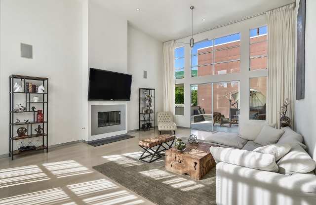 711 Westbourne Drive - 1 Gallery 2