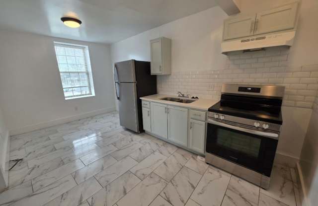 Modern 2-Bedroom Upper-Level Gem Gallery 4