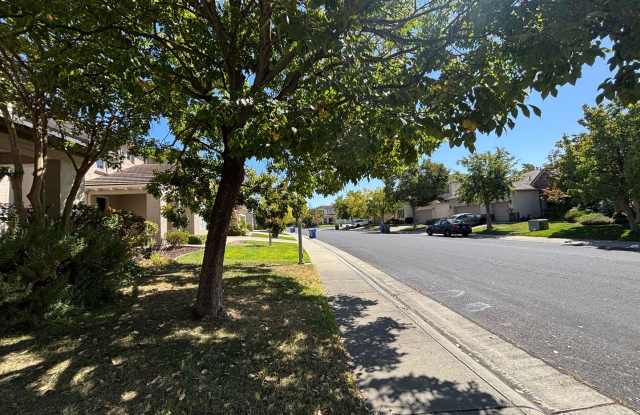 Spacious 5Bedroom 3.0Bathroom Two Story Family Home with Modern Finishes Gallery 3