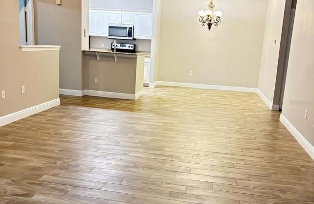 1300 EASTERN PECAN Place Gallery 3