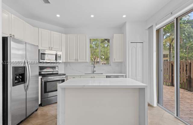 5502 NW 112th Ct Gallery 1