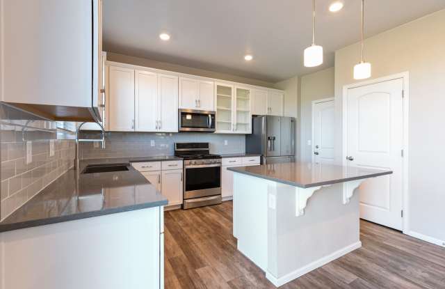 Modern 3-Bedroom Home in The Lakes at Centerra with Greenbelt Views Gallery 4
