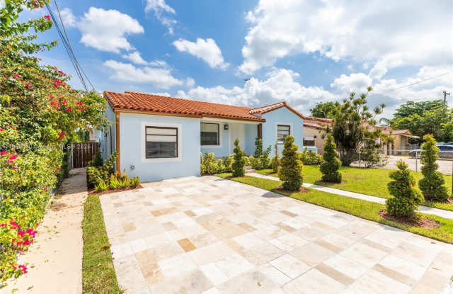 2431 SW 19th St photos photos