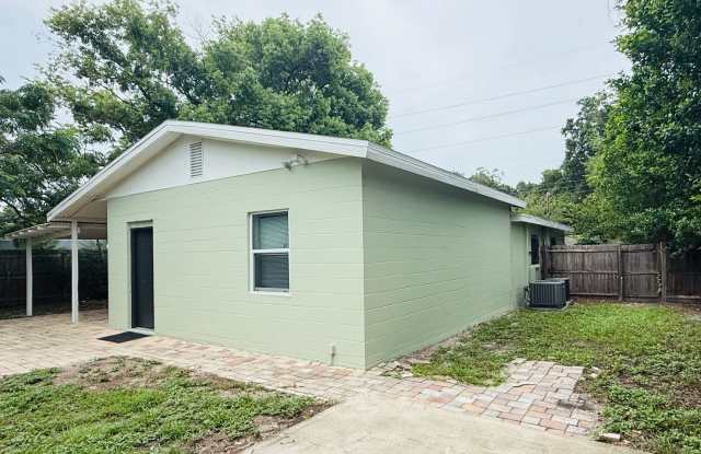 Come see this beautiful 4 bedroom, 2 bath home for rent near Busch Gardens! Gallery 3
