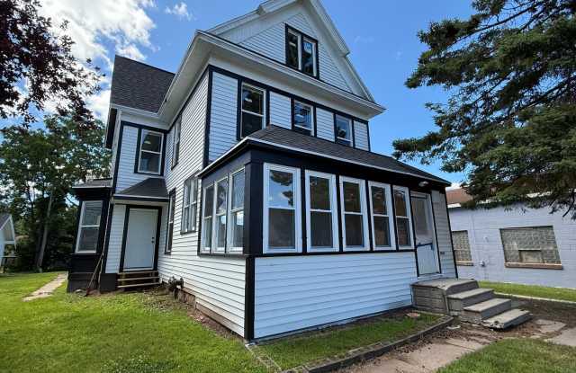 5 Bed 2 Bath Single Family Home- Shawano Wi photos photos
