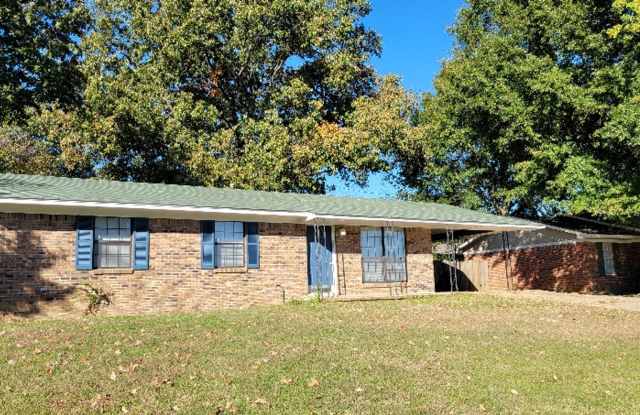ADORABLE HOME IN THE HEART OF OLIVE BRANCH - 6039 Blocker Street, Olive Branch, MS 38654