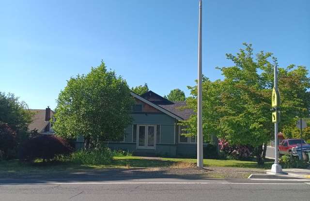 Available July 1st: Young Professional Monmouth Men looking for a Roommate photos photos
