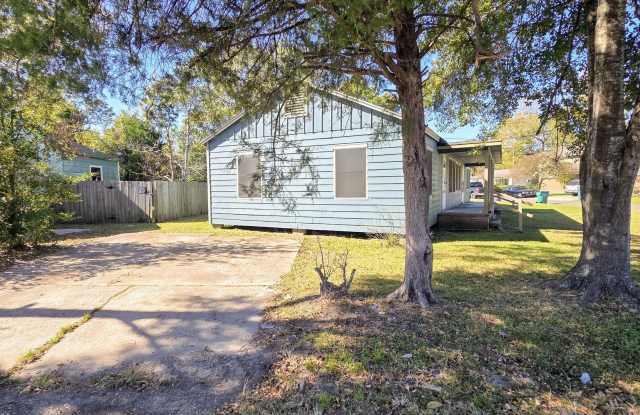 401 West Dewey Avenue - 401 West Dewey Avenue, Orange, TX 77630