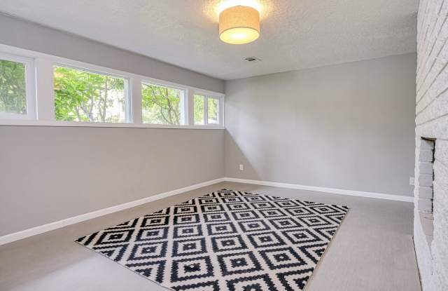 Spectacular Remodeled 3Bed/3Bath Mid Century Home Gallery 4