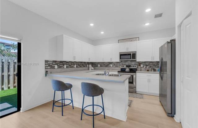 21068 NE 8th Avenue, Miami, FL 33179 - 1377 photos photos