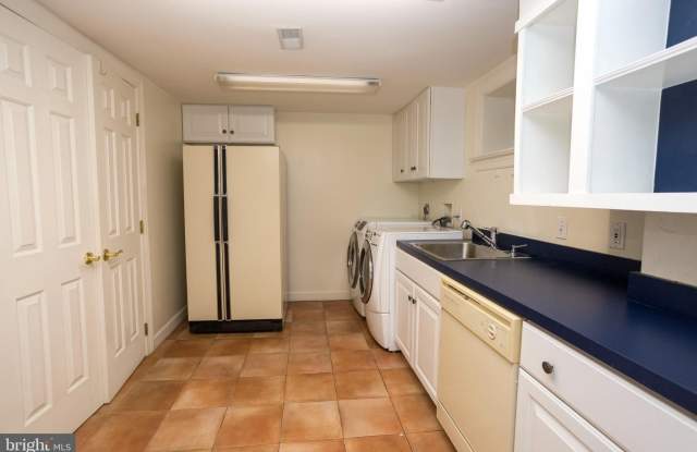 5628 KNOLLWOOD Road Gallery 3