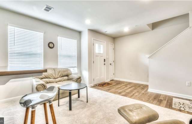 4320 ROLAND HEIGHTS Avenue Gallery 4