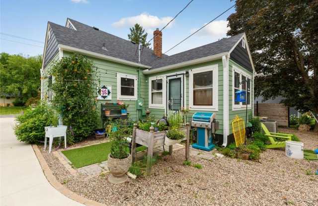 Cozy 4 bed/2 bath home for rent in Northfield, MN photos photos