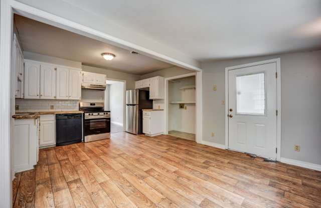 FREE MONTH RENT! Freshly Updated 3 Bedroom House photos photos