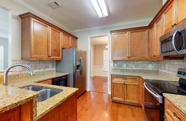 Beautiful 5 Bedroom home in Canterbury Farms! Gallery 4