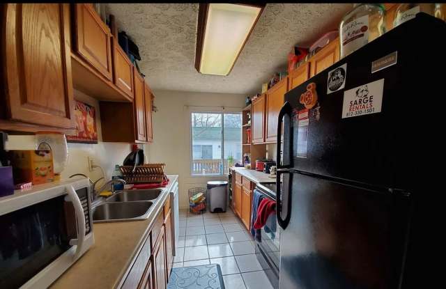 5BR - Walk to Campus! Gallery 3