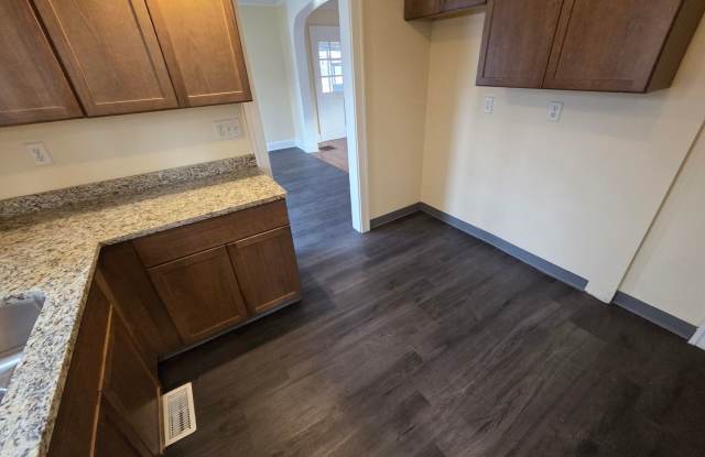 2 Bedroom Home - Northwest Rockford Gallery 4