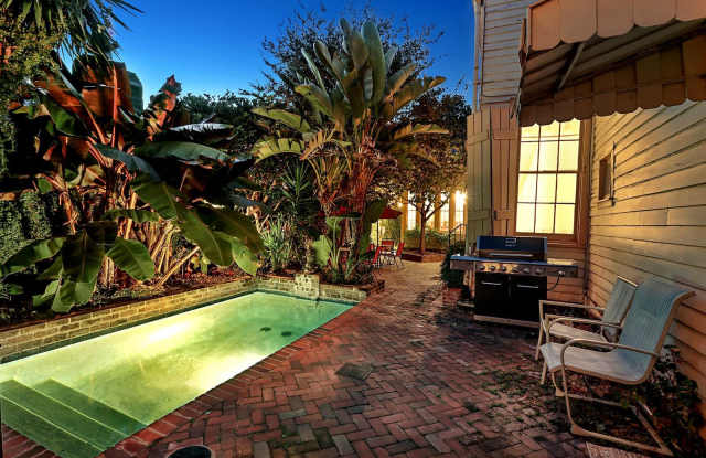 1030 Burgundy Street photos photos