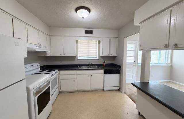2 Bed 2.5 Bath - 10 Minutes to Downtown Gallery 4