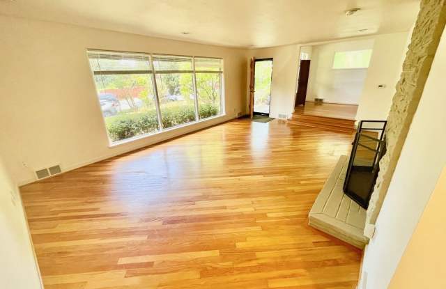 Charming home on quiet street, great location photos photos
