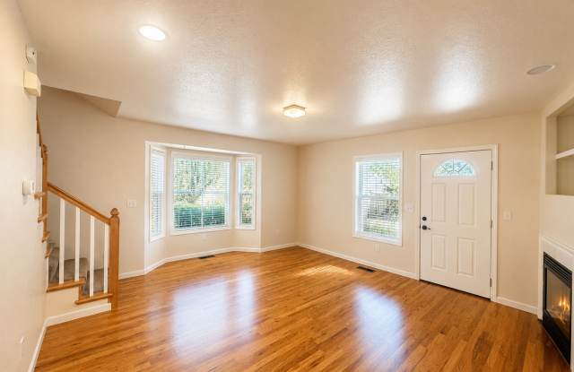 827 Blackberry Ln Gallery 3