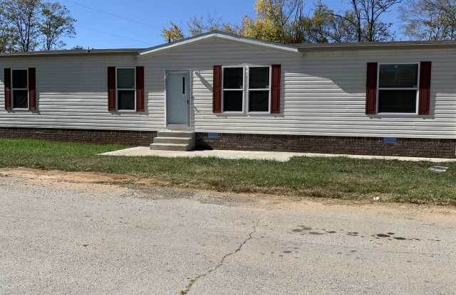 100 Bristol Street - 100 Bristol Street, Oak Grove, KY 42262