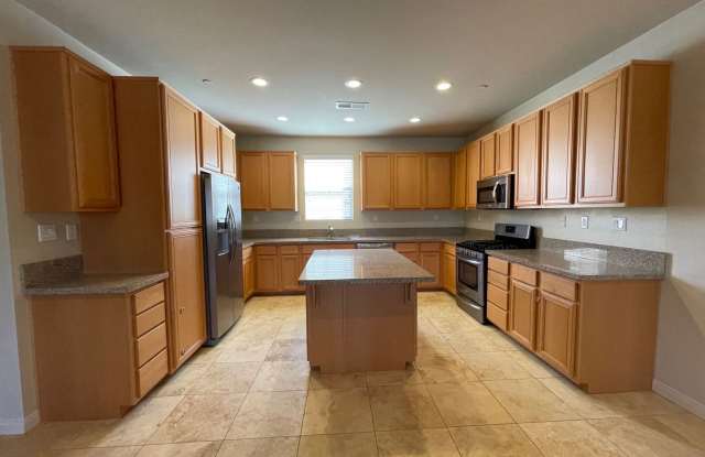 Gorgeous Tri-Level Home in El Cajon! 3 Bedroom 3.5 Bathroom in El Cajon! Gallery 3