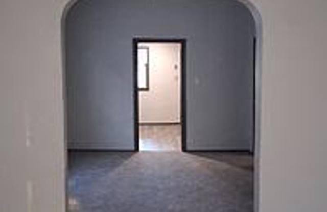 4319 Sheffield Avenue Gallery 3