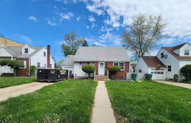 Don't miss the opportunity to rent this beautiful 3-bedroom, 1 bathroom home! photos photos