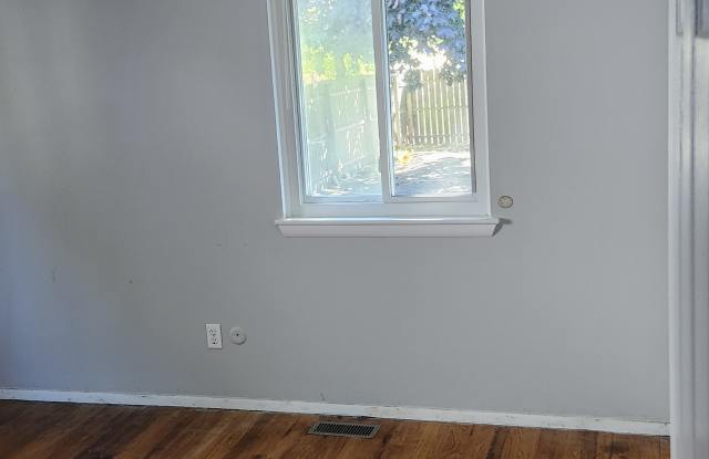 2820 Little St Gallery 2
