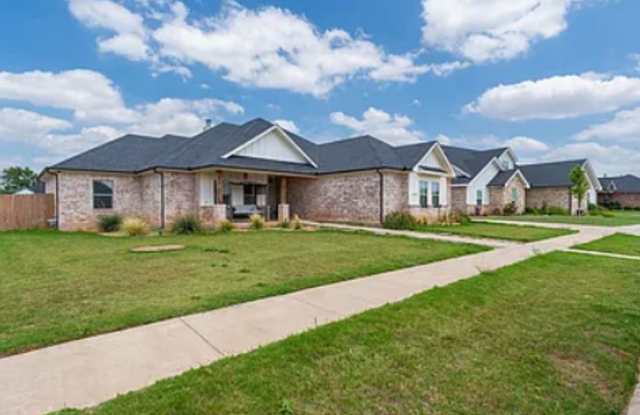 Fully Furnished 4 bed 2 bath Gallery 1