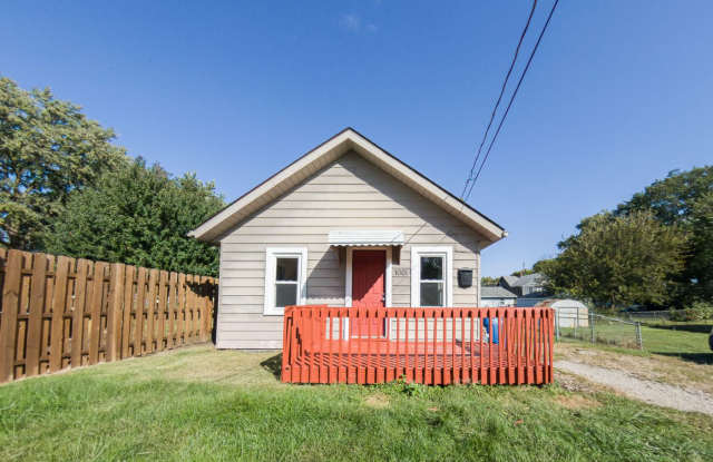 2 Bedroom 1 Bath Home - 1001 Maish Avenue, Des Moines, IA 50315