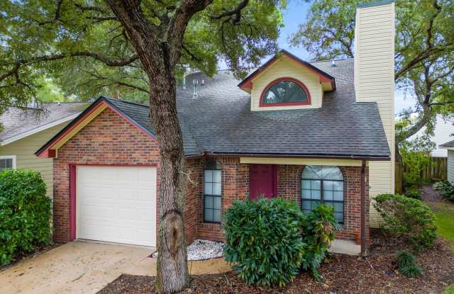 Charming Home in Parkwood Circle! photos photos