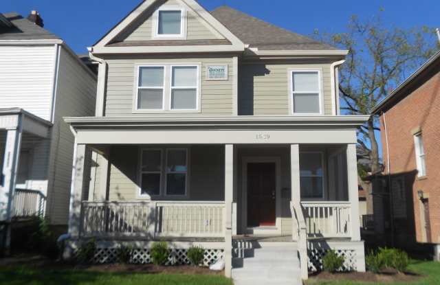 1539 Summit St. Gallery 1