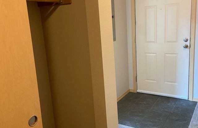 Delridge SW Seattle Townhouse 2 Bedroom 1 Bath 1 Car Garage Gallery 4