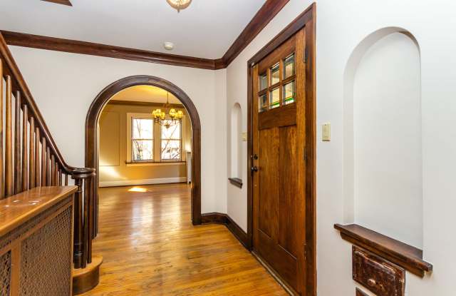 1511 Franklin Avenue Gallery 3