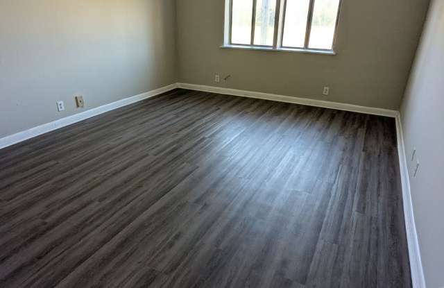 1077 Harold Drive - 1 Gallery 4