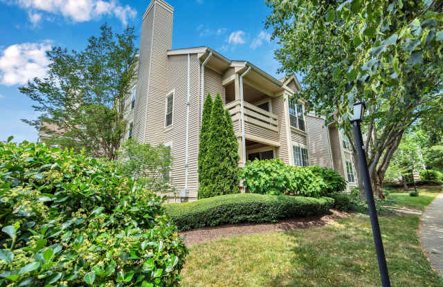 Rarely Available 2-Level, 2 Bed 2 Bath Upper Floor Condo In Much Desired Pinecrest photos photos