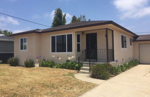 Fresh 3 bedroom + bonus room house minutes away from the beach! photos photos